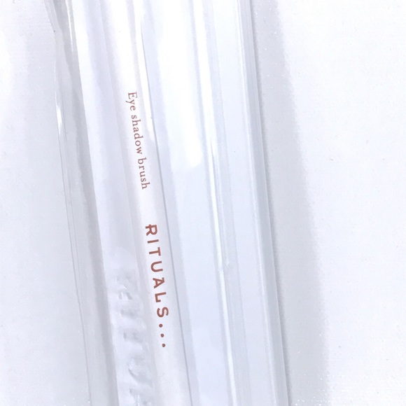 RITUALS... Makeup Miracle Eye Shadow Brush - Picture 3 of 3